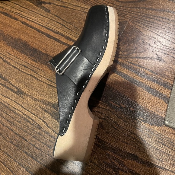 Lotta Classic Elsa Clogs with Wide Buckle - Picture 10 of 15